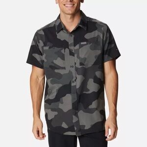 Columbia Utilizer‎ Gray Camo Button Up Small